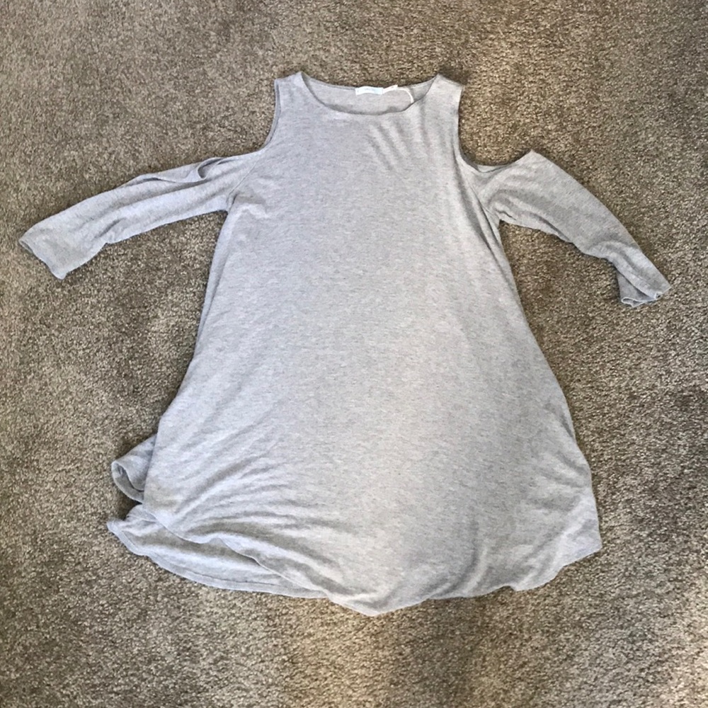 Cold shoulder 3/4 length tee